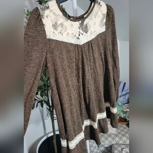 RYU Brown And Cream Lace Long Sleeve Top. Open Back Boho